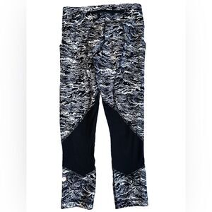 Lululemon Womens White Nami Wave Luxtreme Rival Crop Leggings Size 2 (B14)